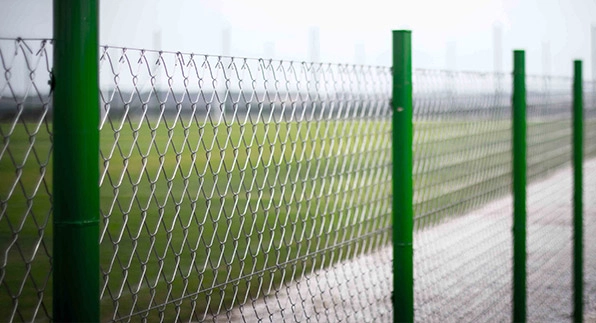 Imagem mostrando a aplicação das telas para horta e jardim em uma fazenda