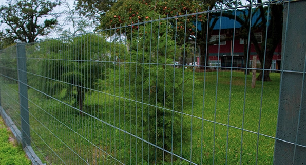 Imagem mostrando a aplicação das telas para horta e jardim em uma fazenda