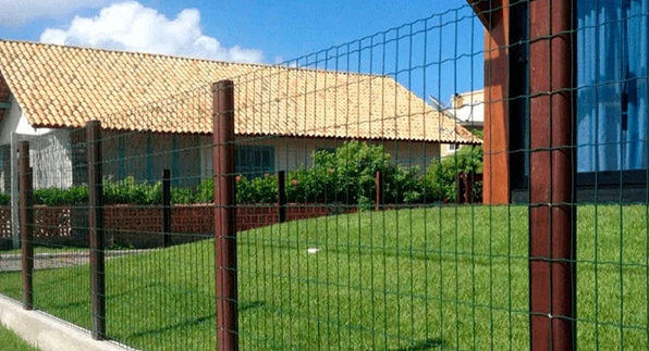 Imagem mostrando a aplicação das telas para horta e jardim em uma fazenda